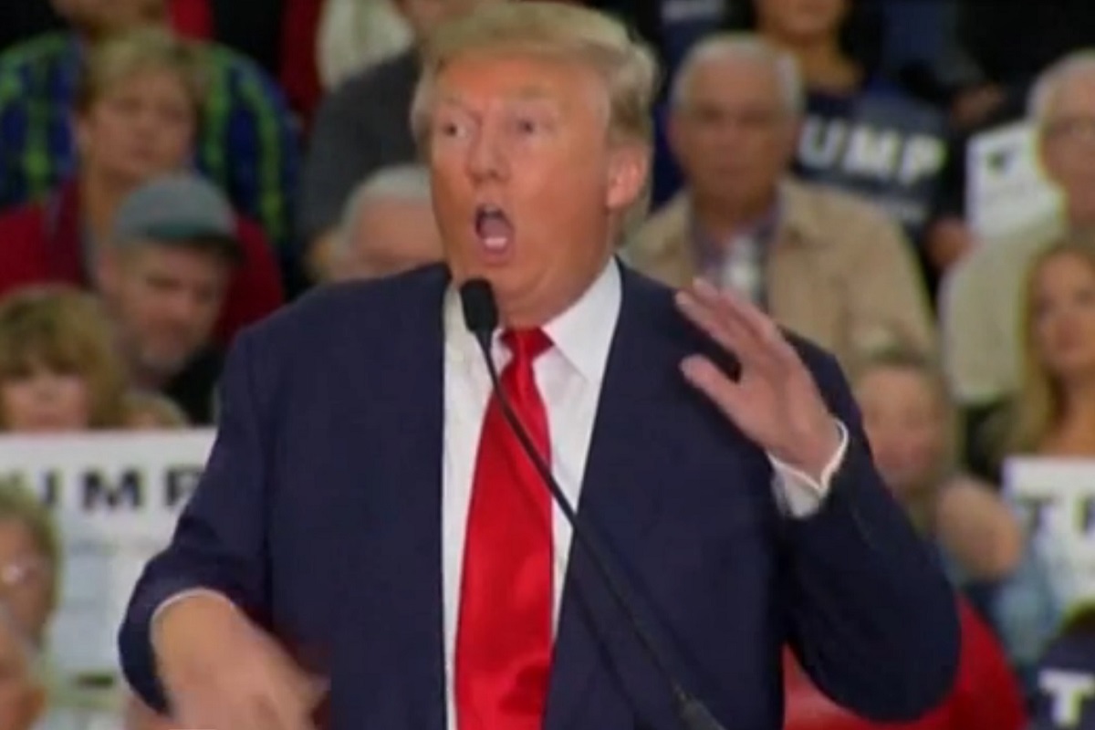 Donald Trump_se_moque_publiquement_du_handicap_d_un_journaliste_americain